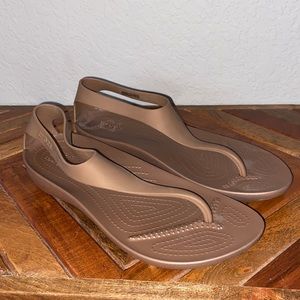 crocs sexi flip bronze